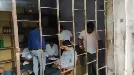 बेरमो: फुसरो एरिया वन और सुभाष नगर में ऑडिट के बाद शराब की दुकानें सील