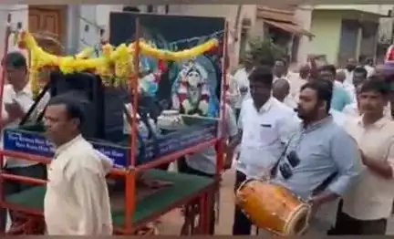 జహీరాబాద్: పట్టణంలోని రుక్మిణి పాండురంగ దేవాలయంలో వైభవంగా ఏకాదశి ,ద్వాదశి ఉత్సవాలు, మొక్కులు చెల్లించిన ఎమ్మెల్యే