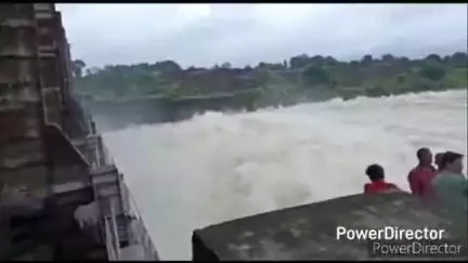 नैनपुर: लगातार बारिश से बीजेगांव जलाशय का जलस्तर बढ़ा, तीन गेट खोले गए, आसपास के गांवों में अलर्ट जारी