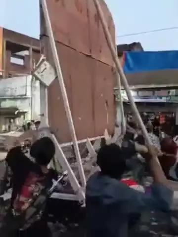 जगदीशपुर: हबीबपुर थाना क्षेत्र के शाहजंगी मेला मैदान में अखाड़ा बदलने के दौरान जमकर हुई पत्थरबाजी