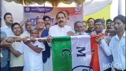 রতুয়া ২: দলবদল অব্যাহত, মহারাজপুরের জেলা সভাপতির উপস্থিতিতে তৃণমূলের যোগদান