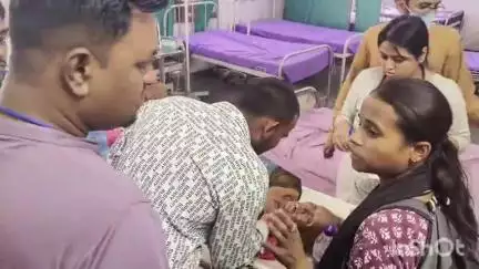 डूंगरपुर: शहर के रेती स्टैंड पर अज्ञात ऑटो की टक्कर से सड़क पार कर रही वृद्धा हुई घायल, जिला अस्पताल में इलाज जारी