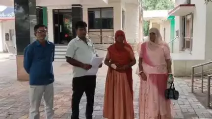 पाली: किसान केसरी कॉलोनी से आए पीड़ित परिवार ने एसपी को सौंपा ज्ञापन, भू माफिया से निजात दिलाने की मांग की