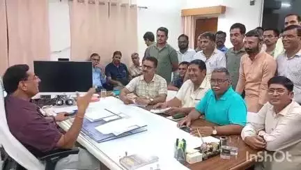 बीकानेर: शिक्षा विभाग के मंत्रालिक कर्मचारियों ने शिक्षा निदेशक कार्यालय का किया घेराव, जताया विरोध