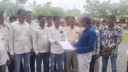 शाजापुर: म.प्र. आजाद कोटवार कर्मचारी संघ ने स्थायी नियुक्ति को लेकर मुख्यमंत्री के नाम शाजापुर तहसीलदार को ज्ञापन सौंपा