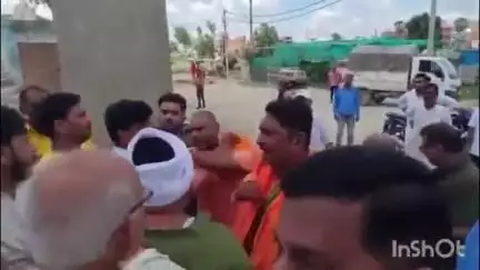रसड़ा: रसड़ा में 'रामलीला' की जगह 'रणलीला', महामंडलेश्वर और चेयरमैन के बीच खुलेआम भिड़ंत, मारपीट का वीडियो वायरल