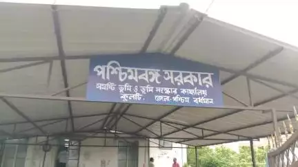 বারাবনী: বেআইনিভাবে সরকারি জমি দখলের অভিযোগ, কুলটির BLRO-র অফিসে ডেপুটেশন দিল CPI(M)