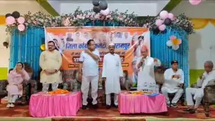 बलरामपुर: कांग्रेस कमेटी बलरामपुर के नवगठित कार्यकारिणी सदस्यों का शपथ ग्रहण समारोह जय पैलेस में आयोजित हुआ