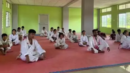 পূব ডিব্ৰুগড়: সাংস্কৃতিক পৰিক্ৰমা বিভাগৰ উদ্যোগত চাহ মজদুৰ সংঘত অনুষ্ঠিত গ্ৰীষ্মকালীন কৰ্মশালাৰ উদ্বোধন কৰে বিধায়ক পোনাকণ বৰুৱাই