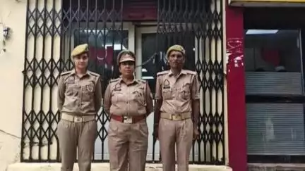 बिलारी: एसएसपी के आदेश पर पुलिस ने बैंकों में चलाया चेकिंग अभियान, देखी व्यवस्थाएं