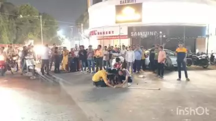 મહાનગરપાલિકા વેરા વધારો મોકૂફ રાખતા ફુવારા નજીક ફટાકડા ફોડી રાસગરબા રમી ખુશી વ્યક્ત કરવામાં આવી
