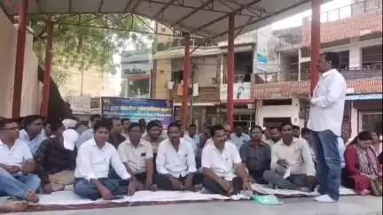 सहारनपुर: हकीकत नगर में एससी/एसटी बेसिक टीचर्स वेलफेयर एसोसिएशन ने प्रशिक्षित शिक्षकों की प्रशिक्षण नियोजन बहाली की मांग उठाई