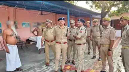 कांठ: कांठ क्षेत्रान्तर्गत उमरी बॉर्डर का एसपी देहात कुंवर आकाश सिंह ने किया निरीक्षण