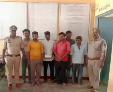 फिरोज़ाबाद: जुए की महफिल में थाना बसईमोहम्मदपुर पुलिस ने मारा छापा, 6 लोगों को दबोचा, ताश और नकदी बरामद