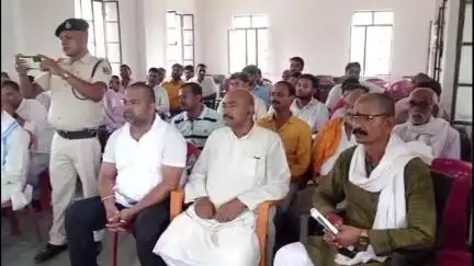 हुसैनगंज: हुसैनगंज में एसडीओ ने सभी बीएलओ को कार्यों में तेज़ी लाने का निर्देश दिया