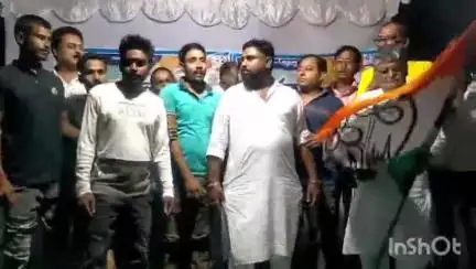চুঁচুড়া-মগরা: বিজেপি ছেড়ে তৃণমূলে যোগ দিল ৩০ জন কর্মী এমনই ছবি চুঁচুড়ায়