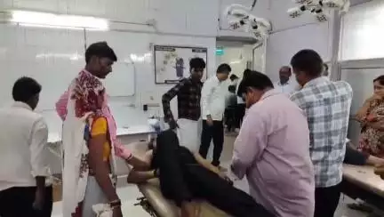 महोबा: श्रीनगर के भड़रा तिगैला के पास बाइक से गिरकर युवक गंभीर रूप से घायल, जिला अस्पताल में इलाज जारी