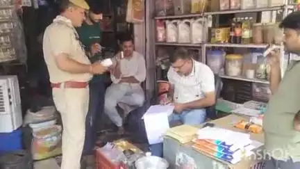 उनियारा: उनियारा में खाद्य निरीक्षक दल ने खाद्य पदार्थों के सैंपल लिए