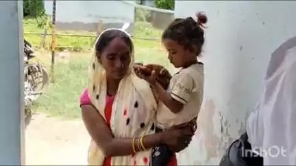 गोपालगंज: सदर अस्पताल में बच्चे के गले से सोने की चेन चोरी, युवक को लोगों ने पकड़कर पीटा