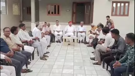 रतनगढ़: रतनगढ विधायक पूसाराम गोदारा ने विधायक निवास पर जनसुनवाई की, समस्या समाधान के लिए अधिकारियों को दिए निर्देश