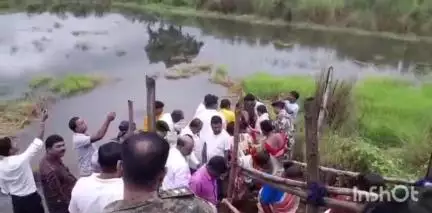 रानीश्वर: रानीश्वर के दुगली में संताल काटा पोखर के शहीदों को संगठनों ने पदयात्रा निकालकर दी श्रद्धांजलि