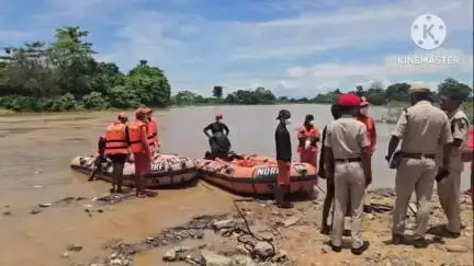 পশ্চিম যোৰহাট: শনিবাৰে ভোগদৈ নদীত সন্ধানহীন হোৱা যুৱকৰ মৃতদেহ শ'লমৰাত উদ্ধাৰ ,শ'লমৰাৰ সমীপৰ ভোগদৈ নদীতেই উদ্ধাৰ হৈছে মৃতদেহ