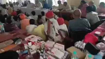 टोंक: जलदाय मंत्री कन्हैया लाल चौधरी ने टोडारायसिंह के मोर, बासेडा ग्राम पंचायत में अंत्योदय संबल पखवाड़े शिविर का लिया जायजा