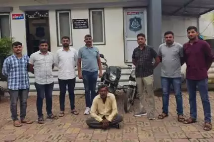 રાજુલા: બે બાઈક ચોરીના ગુનામાં સંડોવાયેલ આરોપીને રાજુલાના રીંગણીયાળા ખાતેથી શોધી લેતી પોલીસ