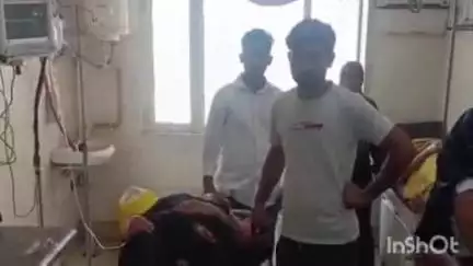 कासगंज: कोटरा गांव के समीप 2 बाइकों की भिड़ंत, हादसे में 3 बाइक सवार घायल, जिला अस्पताल में भर्ती