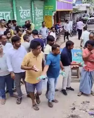 कोचाधामन: मोहर्रम पर बिशनपुर बाजार में निकला अखाड़ा जुलूस, सुरक्षा व्यवस्था रही चाक-चौबंद