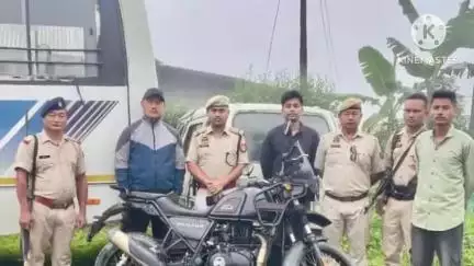 পশ্চিম যোৰহাট: লাহদৈগড় আৰক্ষী চকীৰ অন্তৰ্গত এজন ব্যক্তিৰ চুৰি হোৱা ৰয়েল এনফিল্ড বাহন নাগালেণ্ডৰ পৰা উদ্ধাৰ কৰে আৰক্ষীয়ে