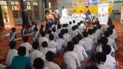 बिसौली: बिसौली नगर के सरस्वती विद्या मंदिर इंटर कॉलेज में आयोजित किया गया दंत चिकित्सा शिविर