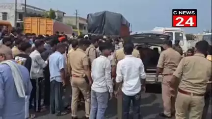 गजरौला : गजरौला में दर्दनाक हादसा पति-पत्नी की मौके पर ही मौत दो मासूम घायल