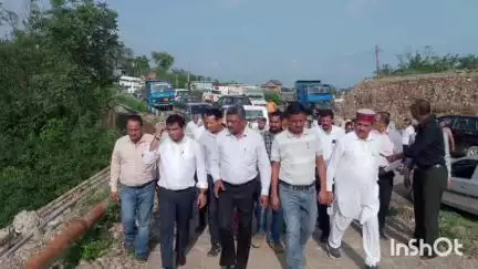 हमीरपुर: विधायक सुरेश कुमार और कै. रणजीत सिंह ने डीसी, एसडीएम के साथ टौणी देवी से अवाह देवी तक हाईवे का निरीक्षण किया