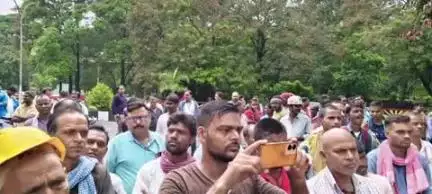 चास: ट्रेड यूनियन संयुक्त मोर्चा, बोकारो के तत्वावधान में मजदूरों का इडी वर्कस बिल्डिंग पर प्रदर्शन