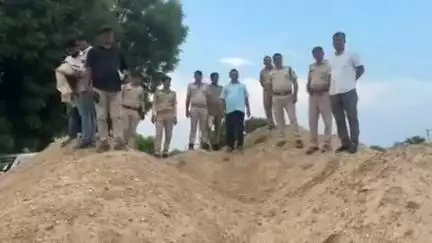 सपोटरा: हाडौती से सपोटरा पुलिस ने 10 हजार टन अवैध बनास बजरी का स्टॉक किया ज़ब्त