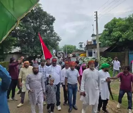 कोलेबिरा: मोहर्रम पर कोलेबिरा विधायक का दौरा, पगड़ी बांधकर हुआ स्वागत