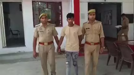 हसनपुर: एससी एक्ट की धारा में फरार आरोपी के खिलाफ नोटिस चस्पा करने पहुंची पुलिस, टीम पर किया पतराव