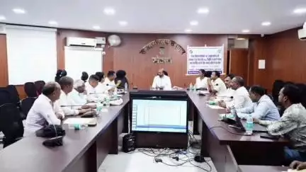 कोडरमा: समाहरणालय में बूथ लेवल एजेंट की नियुक्ति को लेकर जिला निर्वाचन पदाधिकारी की अध्यक्षता में हुई बैठक