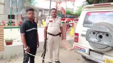 मनेर: टाटा कोलनी गांव में पुलिस ने छापेमारी कर बिहटा और मनेर थाना के एक नामजद अभियुक्त को किया गिरफ्तार