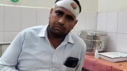 फतेहाबाद: ग्राम पारोली सिकरवार में दो पक्षों में हुई मारपीट में 4 लोग हुए घायल, एक पक्ष ने घर में घुसकर मारपीट का लगाया आरोप