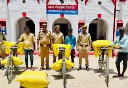 शोहरतगढ़: थाना ढेबरूआ पुलिस ने 8 बोरी खाद के साथ 3 व्यक्तियों को तस्करी के आरोप में किया गिरफ्तार