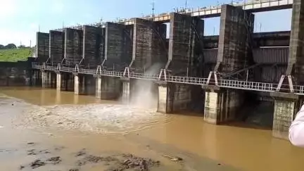 मंडला: अत्यधिक बारिश से बीजेगांव के थावर डैम के गेट खोले गए, 106.12 घन मीटर की दर से पानी प्रवाहित