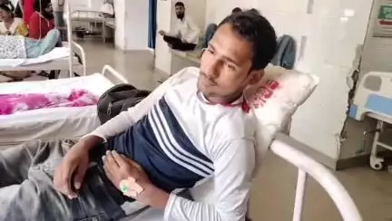 सहारनपुर: सहारनपुर में फूड प्वाइजनिंग के मामले में जिला अस्पताल में भर्ती मरीजों के इलाज में लापरवाही का आरोप