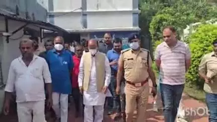अनूपपुर: अनूपपुर जिला चिकित्सालय पहुंचकर मंत्री दिलीप जायसवाल ने घटना पर जताया दुख