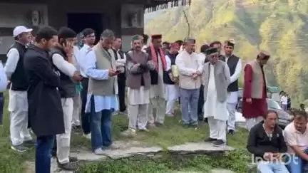 चौपाल: बलसन घोडना दरवार में राणा बलसन ने देवियों का स्वागत किया, इस दौरान चौपाल के विधायक बलबीर वर्मा भी उपस्थित रहे