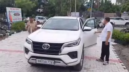 रोहतक: सेक्टर 1 में भाजपा के राष्ट्रीय सचिव ओम प्रकाश धनखड़ ने कांग्रेस को घेरा, कहा- एक ही परिवार के पास है लीडरशिप