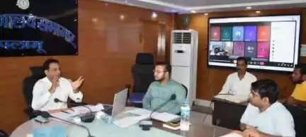 मेदिनीनगर (डालटनगंज): उप विकास आयुक्त ने समाहरणालय में शिक्षा विभाग की योजनाओं की समीक्षा की, कई निर्देश दिए