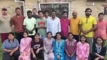 पिथौरागढ़: बॉलीवुड अभिनेता हेमंत पांडे ने भाव राग ताल नाट्य अकादमी के कलाकारों को अभिनय के गुर सिखाए