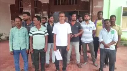 ଜଗତସିଂହପୁର: ସଫେଇ ଉପରେ ପୋଲ ନିର୍ମାଣ ଦାବିକରି ତୁମ୍ବାଅଣ୍ଡେଇସାହି ପଞ୍ଚାୟତବାସୀଙ୍କ ଜିଲ୍ଲାପାଳଙ୍କୁ ଦାବିପତ୍ର